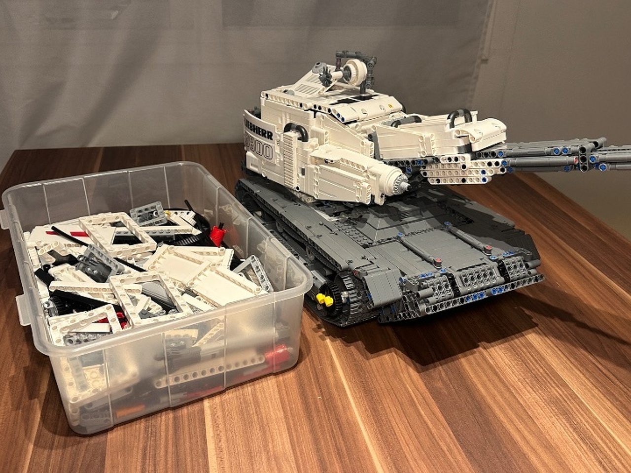 LEGO Technic Liebherr R 9800 Graafmachine - 42100