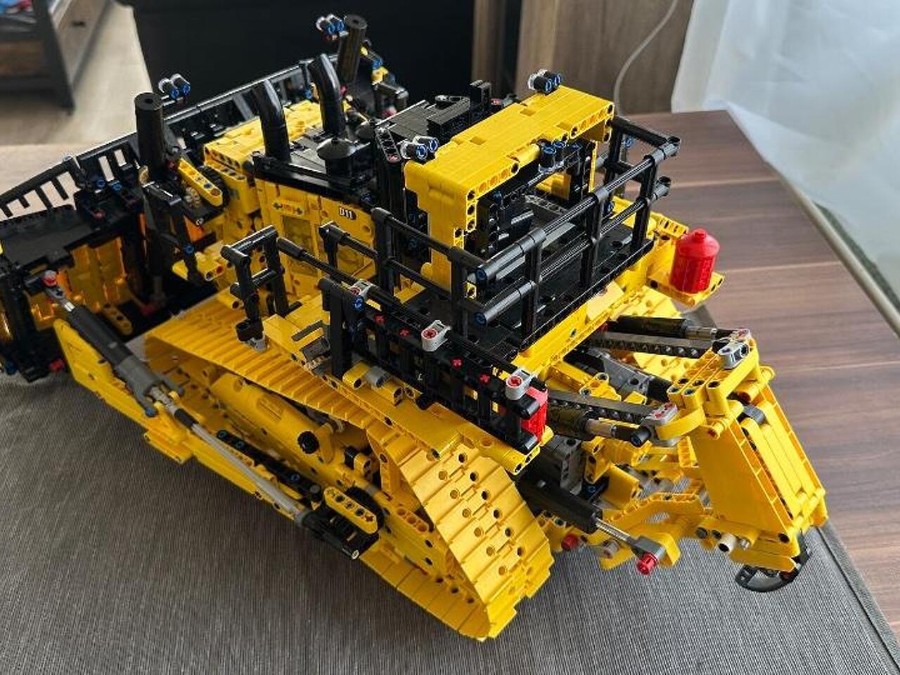 LEGO Technic Cat D11 Bulldozer met App-besturing - 42131